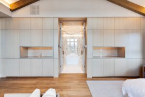 d-residence-in-The-Club-at-Black-Rock-mittmann-architect-big-room