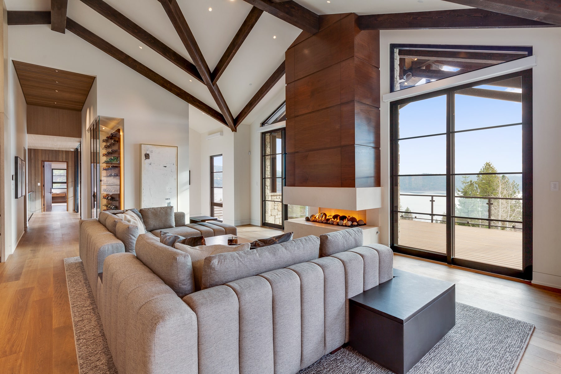 d-residence-in-The-Club-at-Black-Rock-mittmann-architect-big-room-view