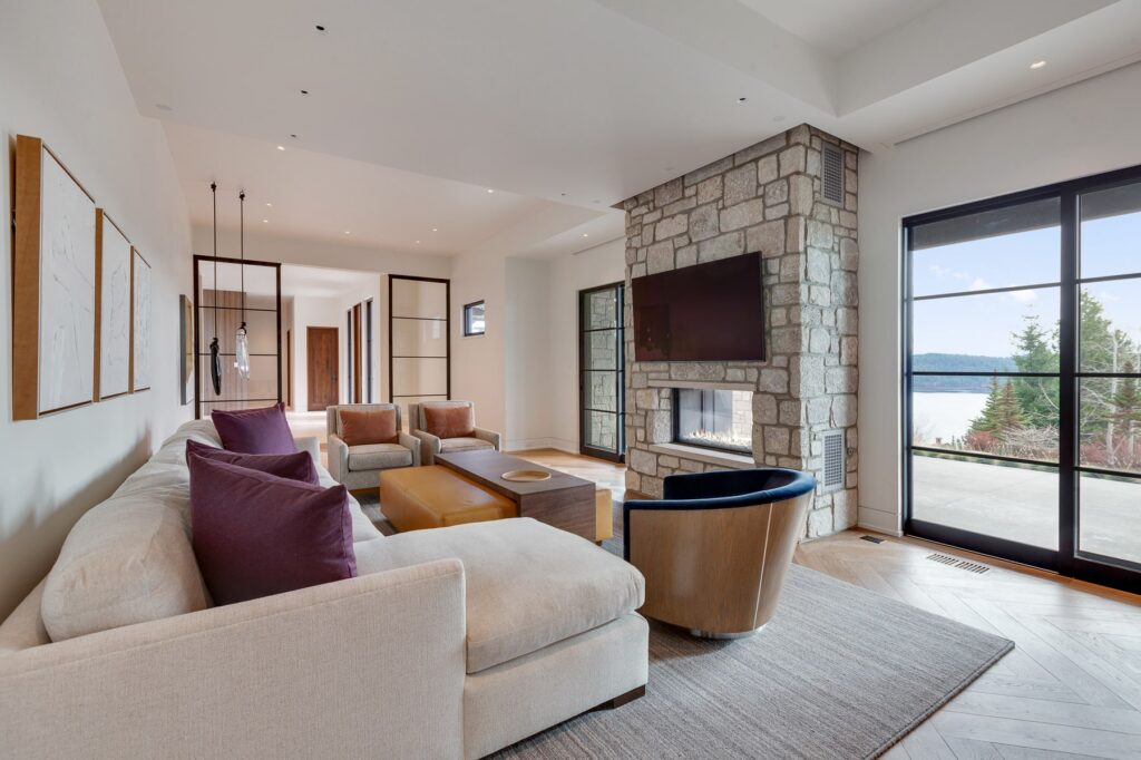 d-residence-in-The-Club-at-Black-Rock-mittmann-architect-fireplace