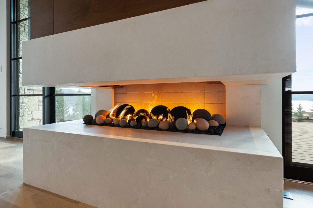 d-residence-in-The-Club-at-Black-Rock-mittmann-architect-fireplace-room