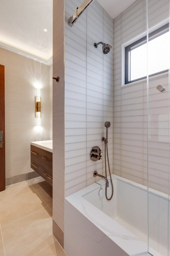 d-residence-in-The-Club-at-Black-Rock-mittmann-architect-shower