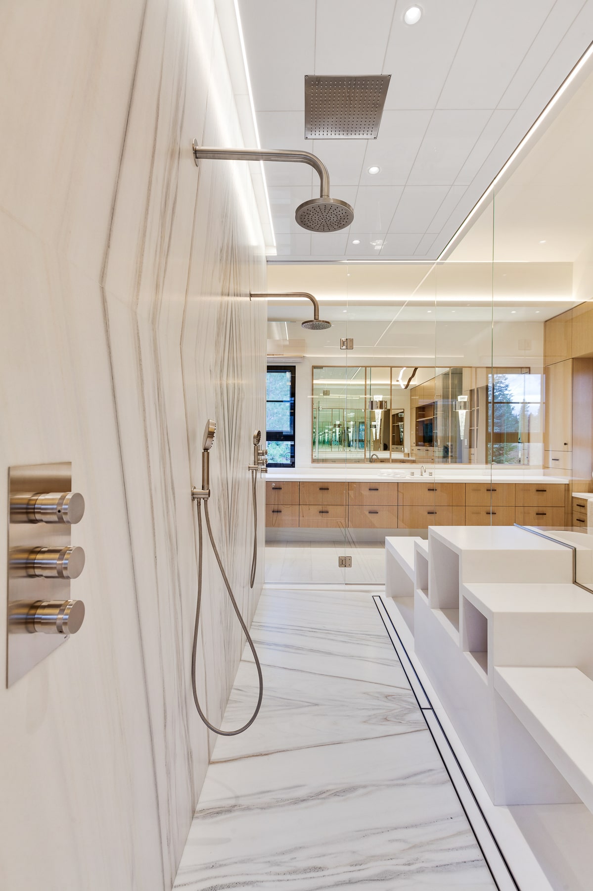 d-residence-in-The-Club-at-Black-Rock-mittmann-architect-showering-area