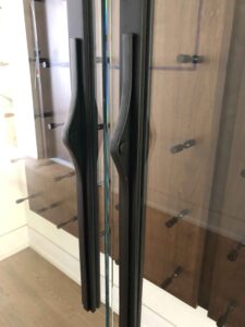 d-residence-in-The-Club-at-Black-Rock-mittmann-architect-wine