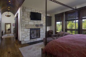 jackson-hole-residence-mittmann-architect-bedroom