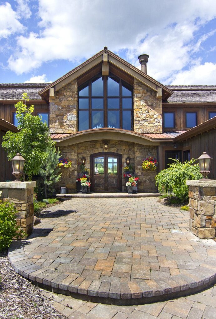 jackson-hole-residence-mittmann-architect-entrance-front