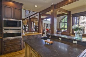 jackson-hole-residence-mittmann-architect-kitchen