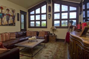 jackson-hole-residence-mittmann-architect-kitchen-living-room