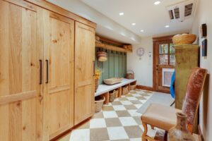 mittmann-architect-Hayden-Lake-Chalet-Remodel-mud-room
