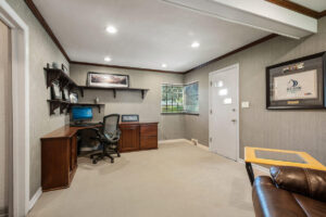 mittmann-architect-remodel-mud-room-before