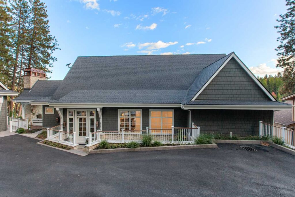 mittmann-architect-Everwell-Bay-residence-out-front